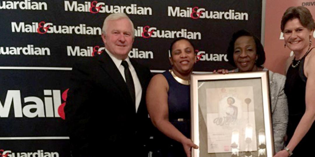 Pictured with the award (from left) … Dr Iain Barton; sister Siza Nkosi (Tembisa Clinic); sister Nomsa Zazakoywe (Villa Lisa Clinic); and Lynda Toussaint (Unjani Clinics).