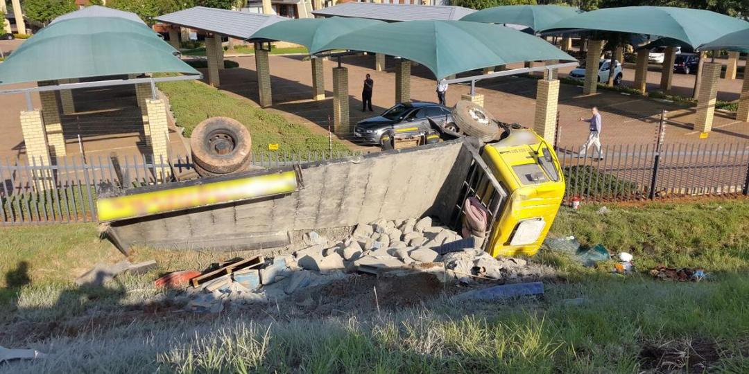 Five people were injured when a truck ploughed into several vehicles on the N1 highway. 