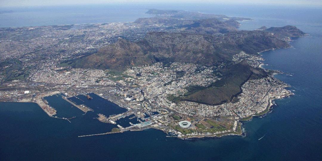 The port of Cape Town with Table Mountain and the city in the background. 