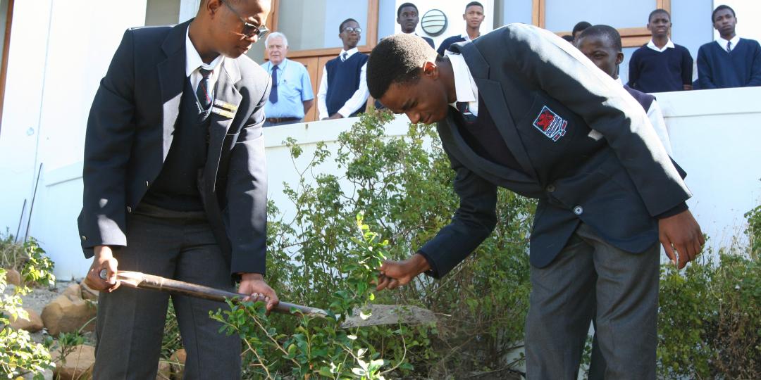 Pictured at the LawHill tree-planting ceremony in remembrance of the SS Mendi troops are Grade 12 students Siphelele Ncube and Loyiso Jantjies.