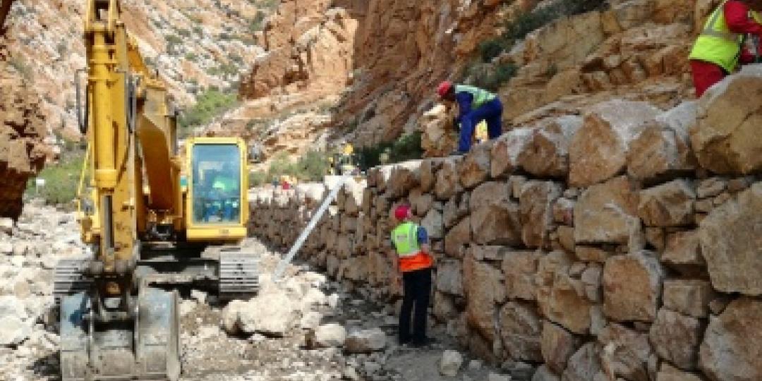 The Swartberg Pass under construction.