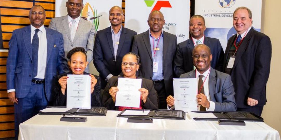 Transnet, RBIDZ and municipal officials during the signing of the MoU.