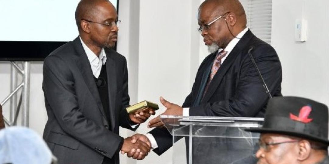 President of the Minerals Council, Mxolisi Mgogo, pictured with Minister of Mineral Resources, Gwede Mantashe.